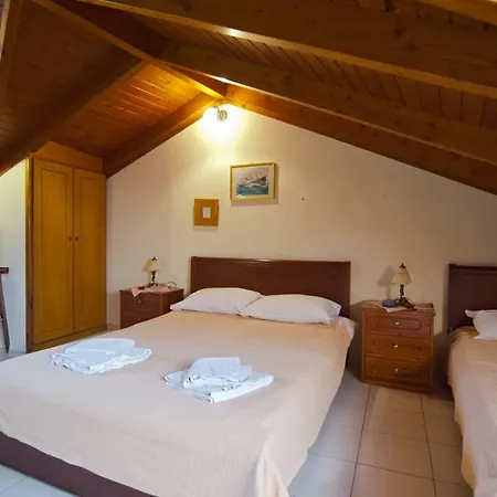 Louiza Apartment Galaxídhion